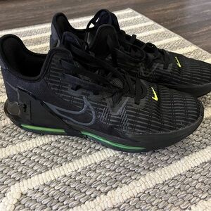 Size 13 - NEW Nike mens Lebron Witness 6